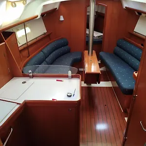Cruising Boat For Up To 6 People In Masnou Bateau-hôtel Badalona